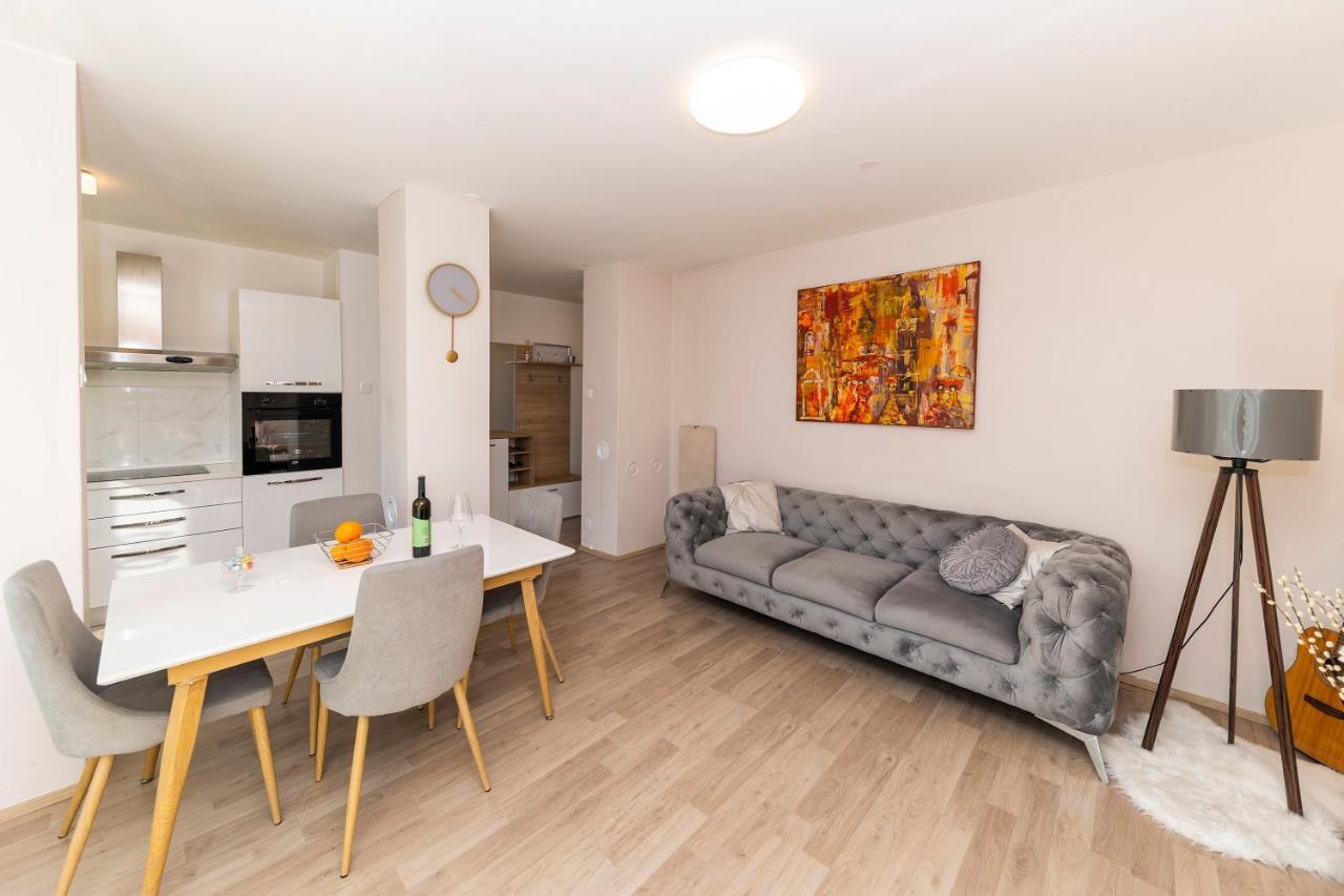 Apartman Morena Appartamento Zara Esterno foto