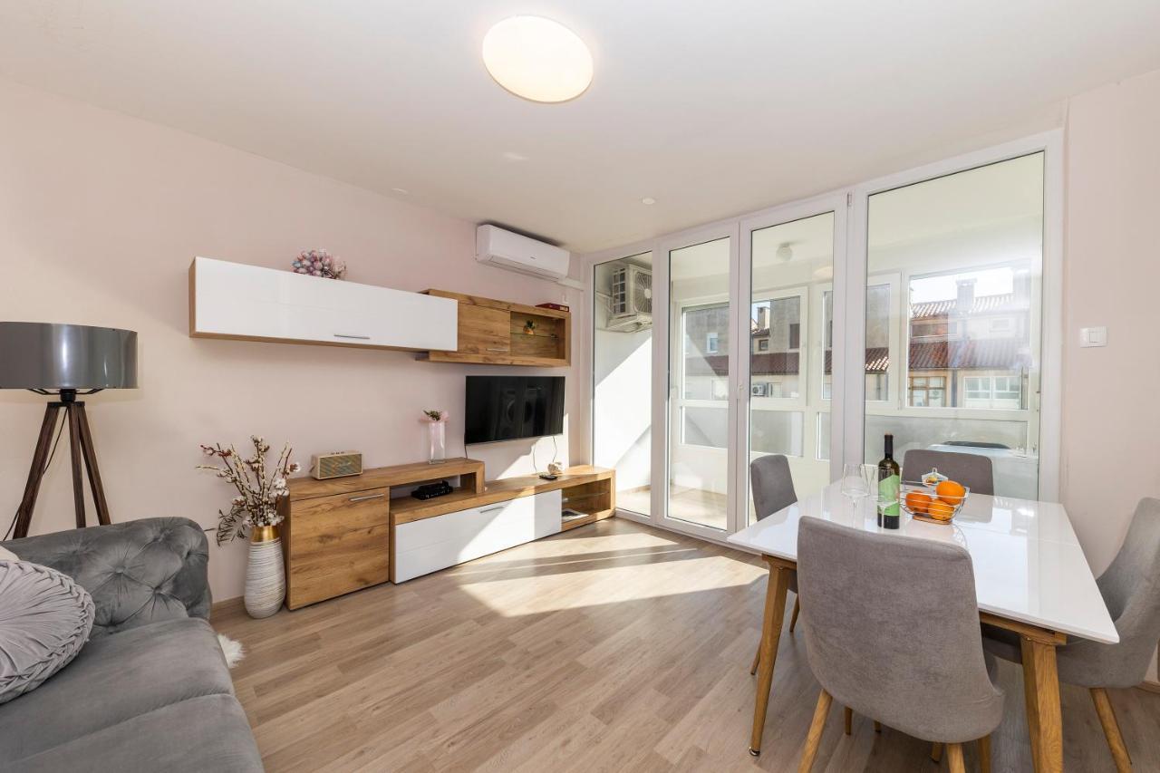 Apartman Morena Appartamento Zara Esterno foto